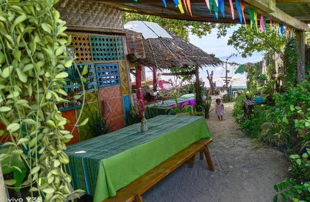 Shirley's Cottage - Pamilacan Island
