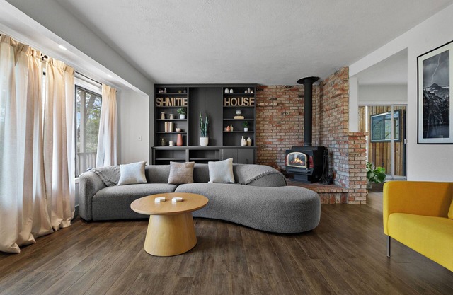 Shmitie House on the River