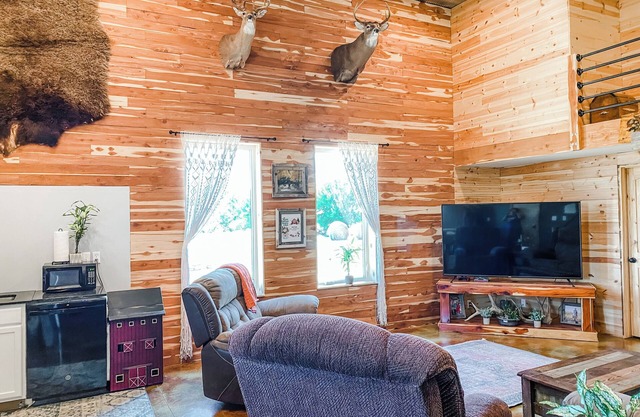 Shop house 10 minutes to Stillwater