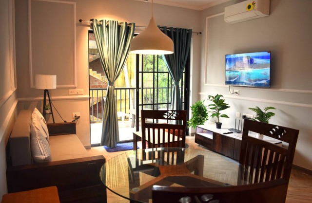 Shoreline Serenitynyour ideal home base for your beachside getaway