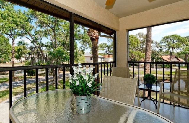 Shorewalk EH condo 2 Bedroom/2 Bath-near Beaches, IMG, Pool, Tennis, Pickleball