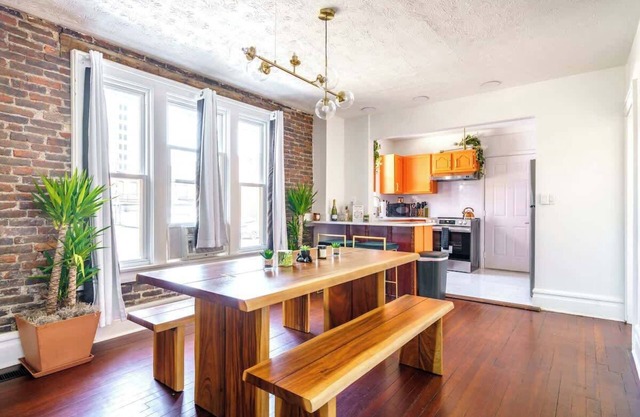 Short North/Downtown | Walk to Convention Center | Free Parking | 5,800+ Reviews