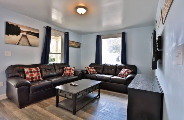 Shortstop Apt 1 - All Star Baseball Rentals