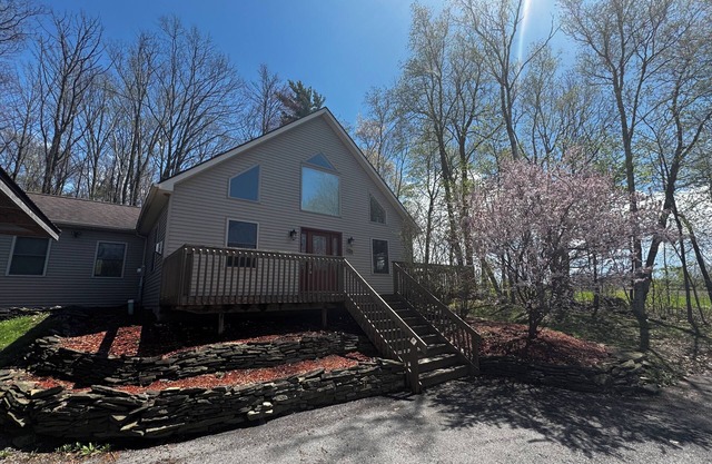 Silver Lake view Spa/Cottage in the Woods.