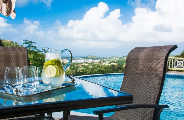 Simply Heavenly!!! Large Self Catered Two Bedroom Apartment With Huge Pool