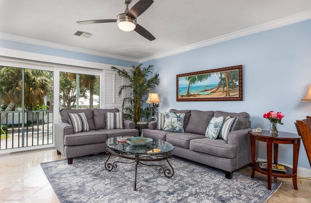 Simply Paradise! Updated Corner Unit Steps to Lido Beach & St. Armand's Circle, Pool, & Spa!