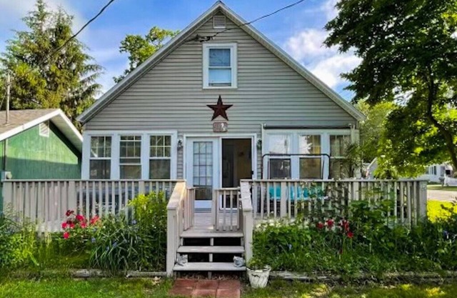 Single Family Beach Home steps away from the beautiful Sylvan Beach
