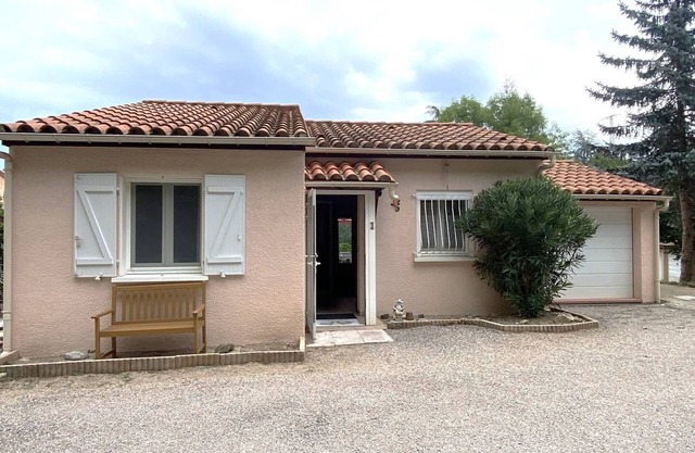 Single storey house with 3 bedrooms, garden and wifi