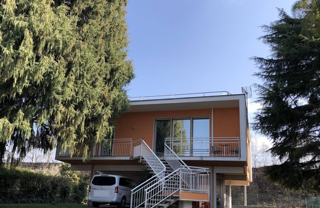 Single villa with large garden and private pool