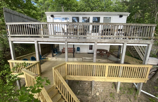 Sip, Splash, and Relax at Falls View Cottage! Family, Wine tours, Girls Trip!