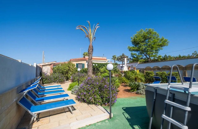 Sirena Apartment in Luxury Villa with Shared Pool