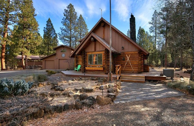 Sisters Dream Inn amazing dog friendly cabin located in a quiet area of Sisters