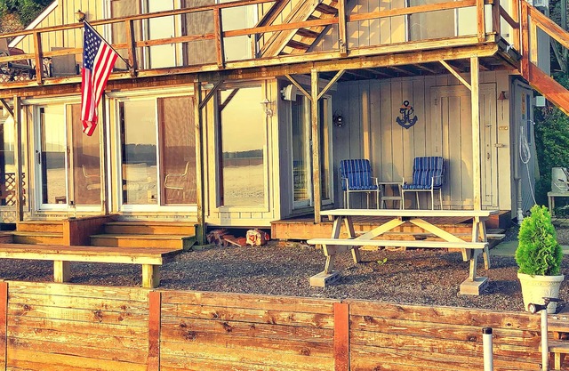 Skaneateles Lakeside Bungalow: Private and Picturesque