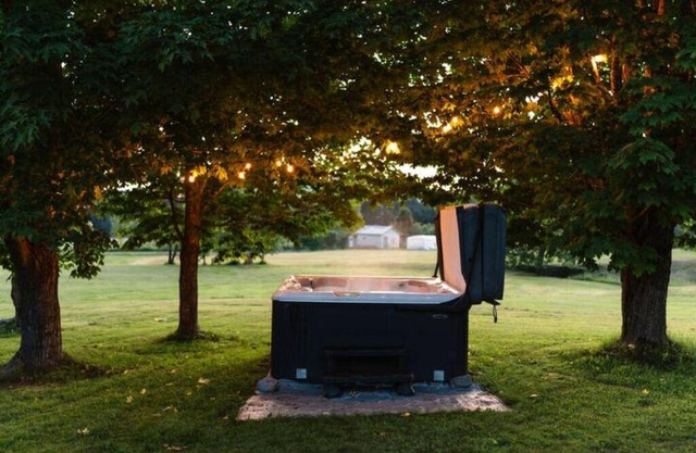 Ski and Relax in this Mountain View Retreat