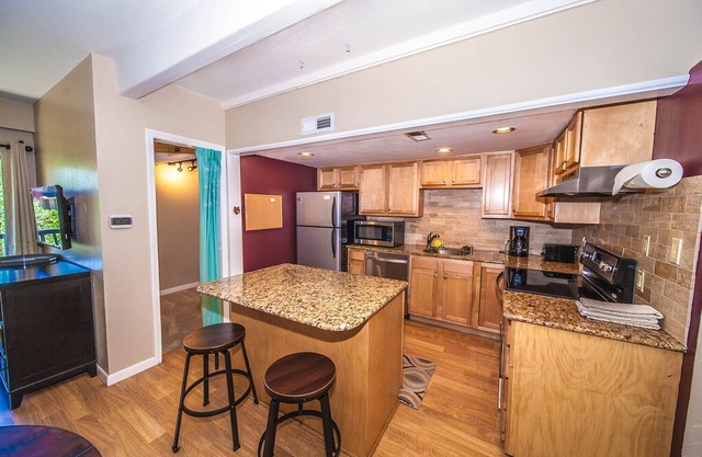 Ski and Racquet Club Condo CG4: Nice Location & Amenities!