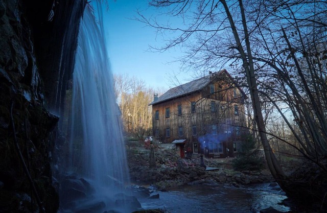 Ski, hike or just relax. Historic grist mill sleeps 12. Stay in history!