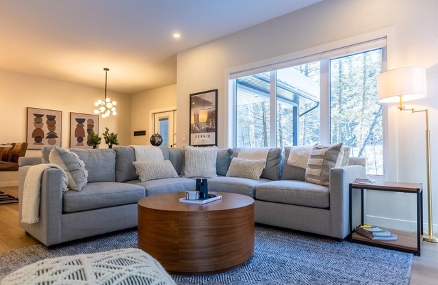 Ski In/10 Mins to the Timber Chair l Hot Tub | AC