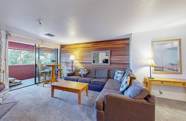 Ski-in/out condo with mountain view, private hot tub, deck & fireplace