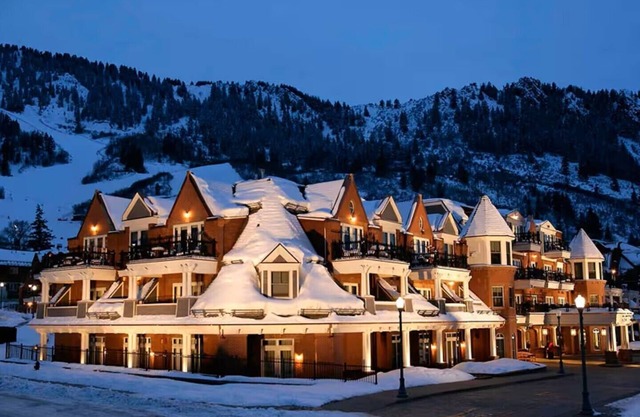 Ski in/out from this Chic Resort with Lots of Amenities