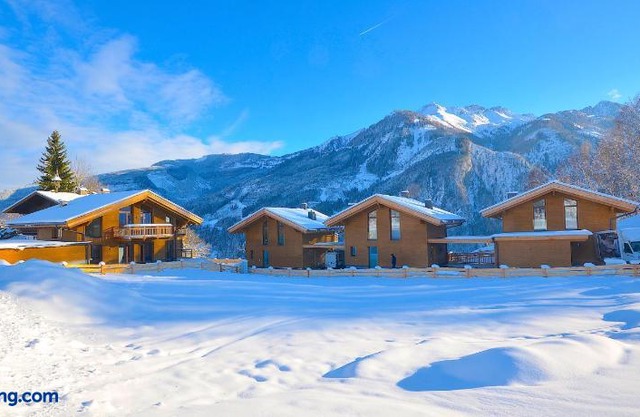 Ski-in / Ski-out Chalet Maiskogel 13b by Alpen Apartments