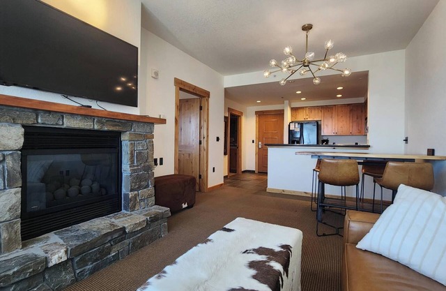 Ski-In/Ski-Out Condo with Valley Views
