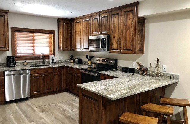 Ski In/Ski Out Peak 9 Townhouse; Newly Remodeled Sleeps 8