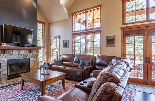 Ski in /Ski Out | Pet Friendly | Private Hot Tub |