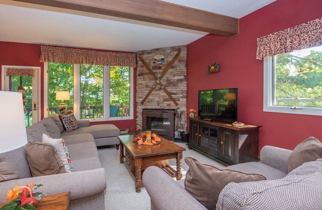 Ski In/Ski Out Townhouse #01 w/Lake Access, Hot Tub, & Wood Fireplace!