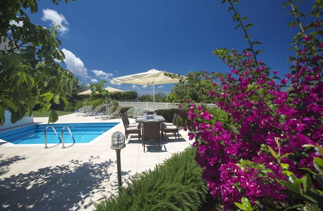 Skouloufia Villas 3 - Three Bedroom Villa, Sleeps 8