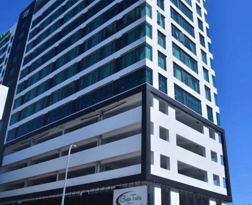 Sky Suite Top floor with Rooftop Pool & Gym