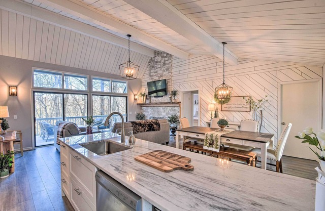 Sky Valley Retreat w/Resort-Style Amenities! Golf,Swim,Hike,Explore!