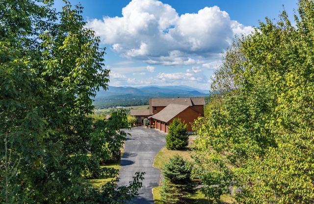 SKY VIEW - Mountain Estate with Amazing Views!