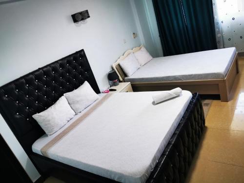 Skylar H & Apartment