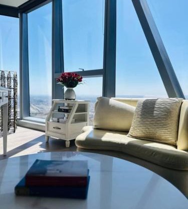 Skyline Executive 2BR Suite Level 66 Corporate-Ready Next to Ritz