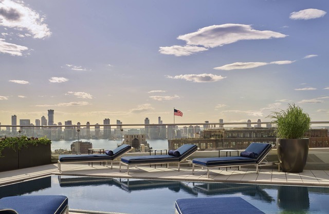 Skyline King Studio Room at ModernHaus SoHo, Rooftop Pool, Pets Are Welcome!