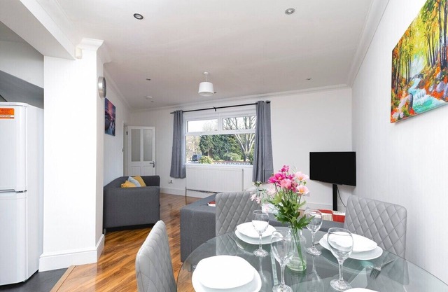 Skyvillion - Enfield 4Bed House w/Garden + Parking