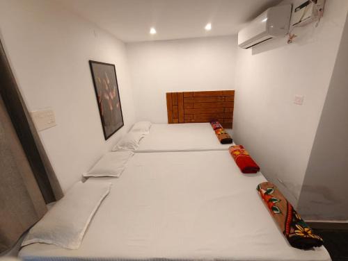 skywayrooms near Indira Gandhi signal