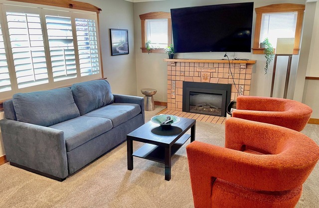 SLC Centrally Located, Close to Skiing & Canyons