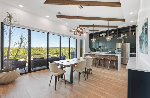 Sleek and Modern Home in Austin - 30 Day+ Rental