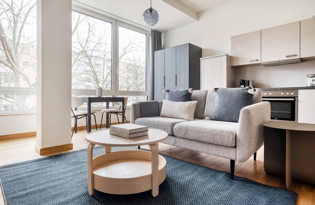 Sleek Charlottenburg Studio near KaDeWe & Kurfürstendamm, by Blueground
