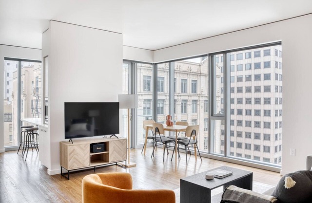 Sleek Downtown 2BR w/Gym, W/D & BBQ, near Dining & Shops, by Blueground