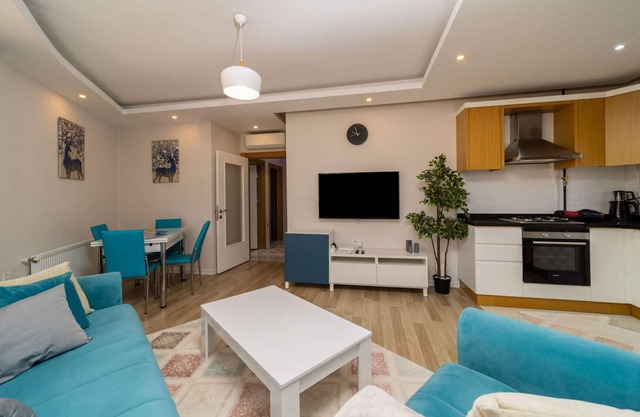 Sleek Flat w Balcony 10 min to Coast in Konyaalti