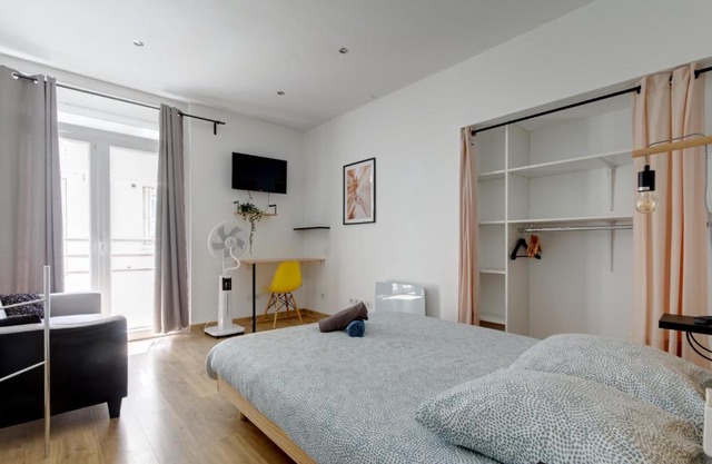 Sleep in Montpellier, Albert, centre, gare, 4 ch, Tram L1, 2, 3 & 4