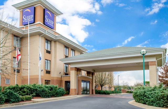 Inn Suites East Chase