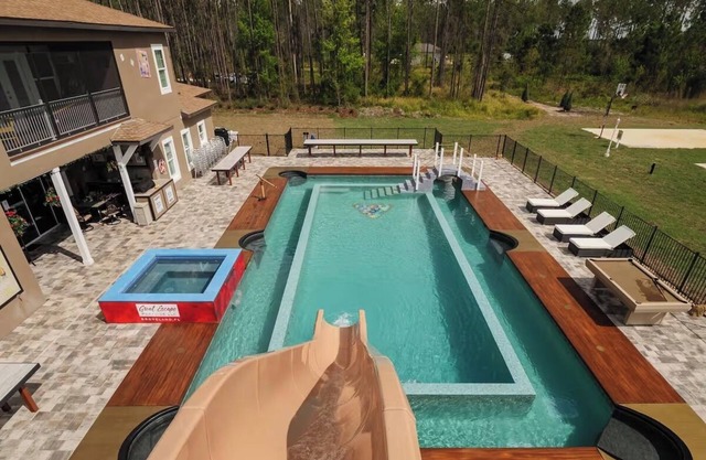 Sleep Up To 54 on 10 Private Acres Of Fun