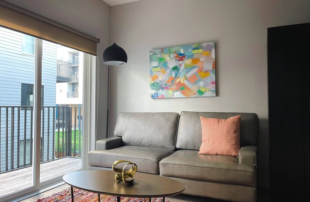 Sleepover: Enticing 1BD/1BA + Gym - Downtown Omaha