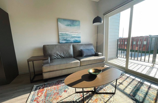 Sleepover: Outstanding 1BD/1BA + Gym - Downtown Omaha