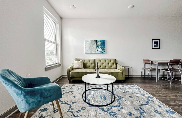 Sleepover: Plush 1BD/1BA + Gym - Little Rock