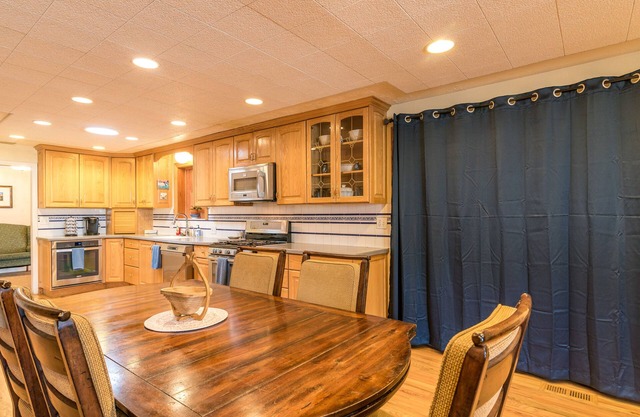 Sleeps 10, Lovely neighborhood, Minutes to SLC