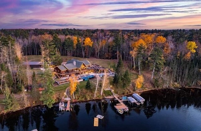 Sleeps 110+ 24 Bed/20 Bath Retreat Center Long Lake